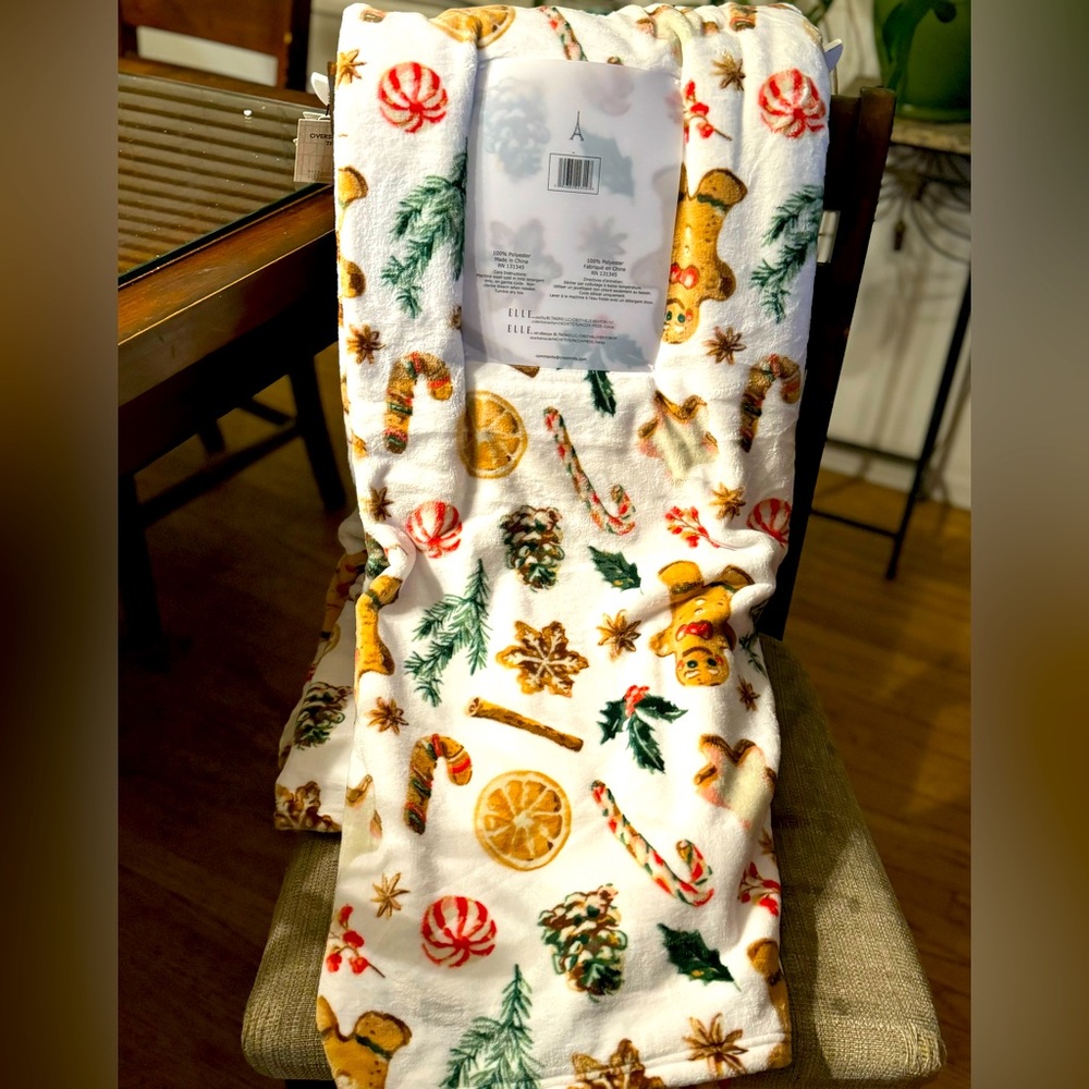 Gingerbread Christmas Plush Throw